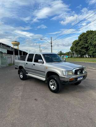 TOYOTA-HILUX-2002