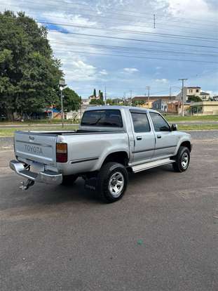 TOYOTA-HILUX-2002