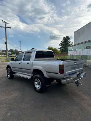 TOYOTA-HILUX-2002