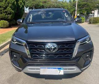 TOYOTA HILUX SW4 2.8 D-4D TURBO DIESEL SRX 7L 4X4 AUTOMÁTICO