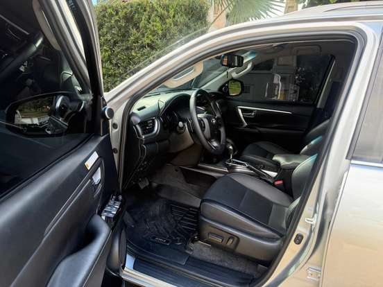 TOYOTA-HILUX SW4-2.8 D-4D TURBO DIESEL SRX 7L 4X4 AUTOMÁTICO TOYOTA-HILUX SW4-2022