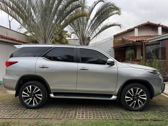 TOYOTA HILUX SW4 2.8 SRX 4X4 16V TURBO INTERCOOLER DIESEL 4P AUTOMÁTICO