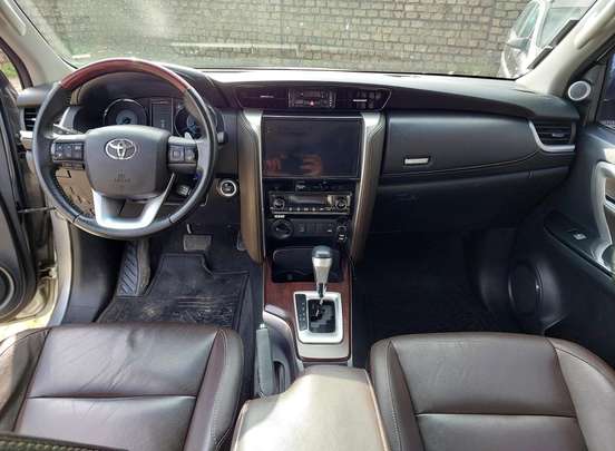 TOYOTA-HILUX SW4-2018