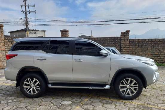 TOYOTA-HILUX SW4-2018