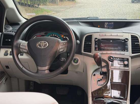 TOYOTA-VENZA-2010