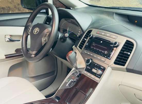 TOYOTA-VENZA-2010