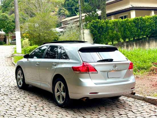 TOYOTA-VENZA-2010