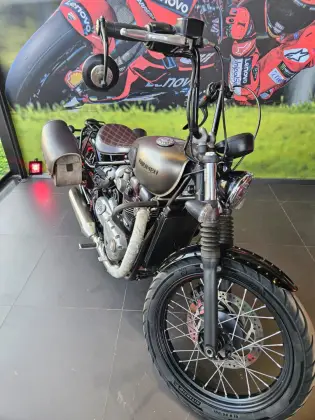 TRIUMPH BONNEVILLE BOBBER 1200 TRIUMPH BONNEVILLE BOBBER 1200