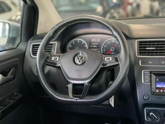 VOLKSWAGEN-CROSSFOX-2015