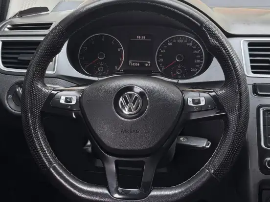 VOLKSWAGEN-FOX-1.6 MSI COMFORTLINE 8V FLEX 4P MANUAL VOLKSWAGEN-FOX-2017
