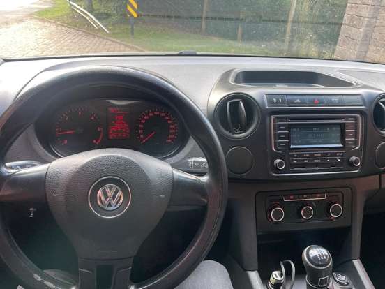 VOLKSWAGEN-AMAROK-2012