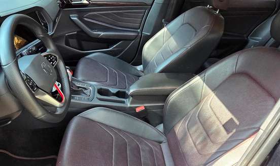 VOLKSWAGEN-JETTA-2023