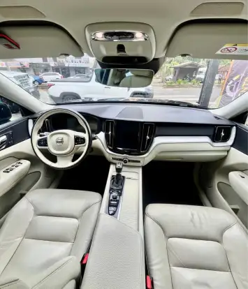 VOLVO-XC60-2020