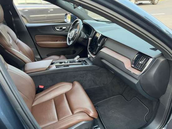 VOLVO-XC60-2021