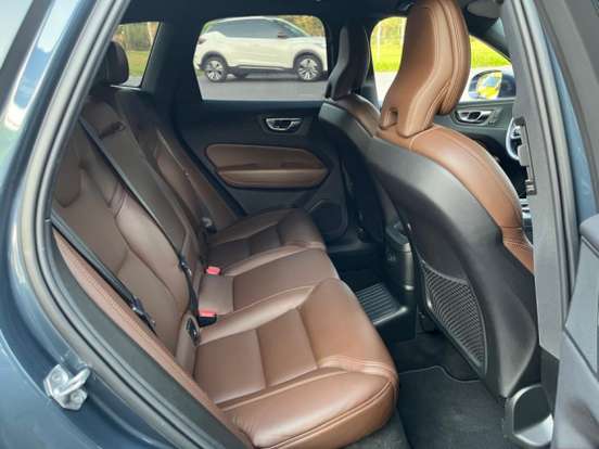 VOLVO-XC60-2021