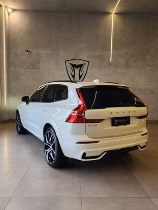 VOLVO-XC60-2023