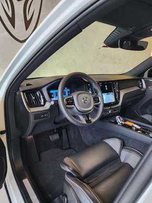VOLVO-XC60-2023