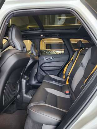 VOLVO-XC60-2023