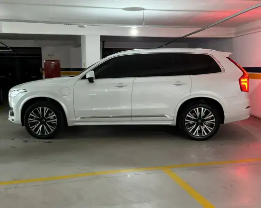 VOLVO-XC90-2022