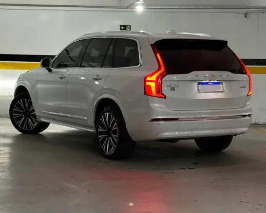 VOLVO-XC90-2022