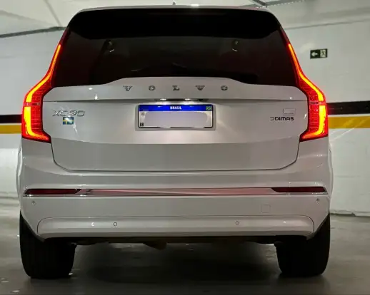 VOLVO-XC90-2022