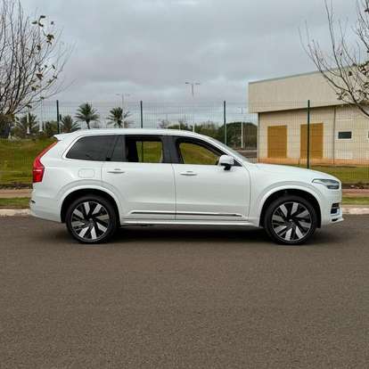 VOLVO-XC90-2023