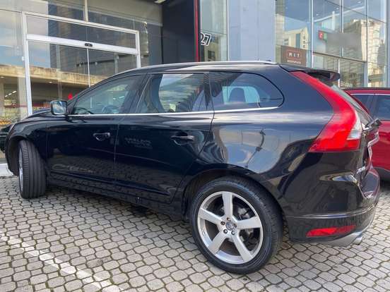 VOLVO-XC60-2.0 T5 R DESIGN TURBO GASOLINA 4P AUTOMÁTICO VOLVO-XC60-2014