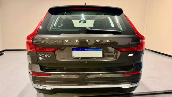 VOLVO-XC60-2023