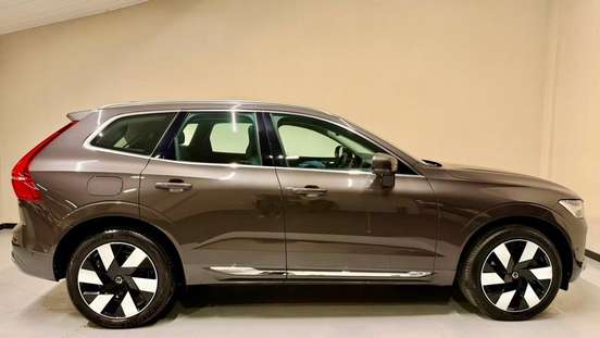 VOLVO-XC60-2023