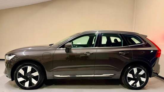 VOLVO-XC60-2023