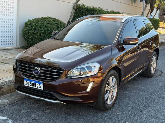 VOLVO XC60 2.4 D5 KINETIC DIESEL AWD 4P AUTOMÁTICO