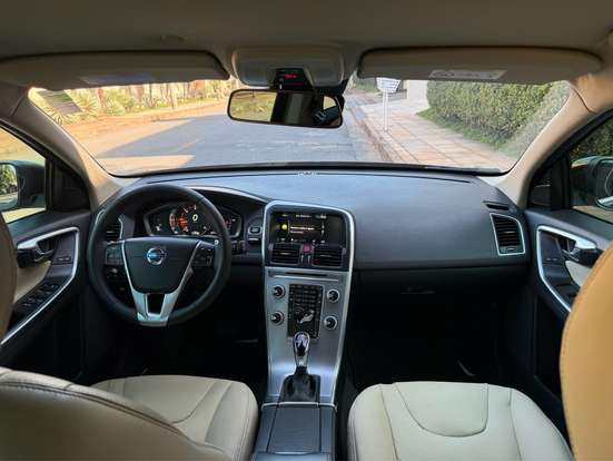VOLVO-XC60-2016