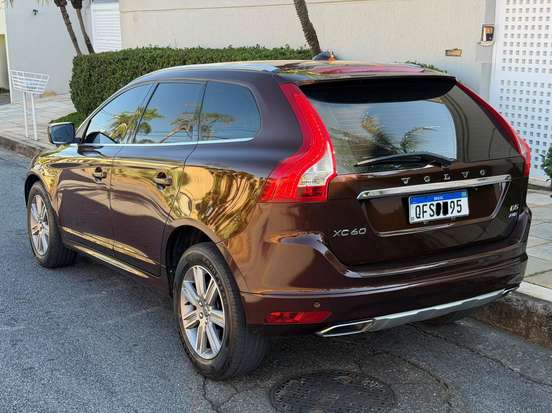 VOLVO-XC60-2.4 D5 KINETIC DIESEL AWD 4P AUTOMÁTICO VOLVO-XC60-2016