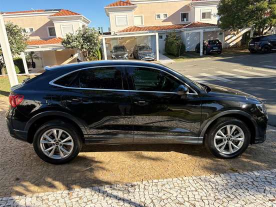 AUDI-Q3-2022