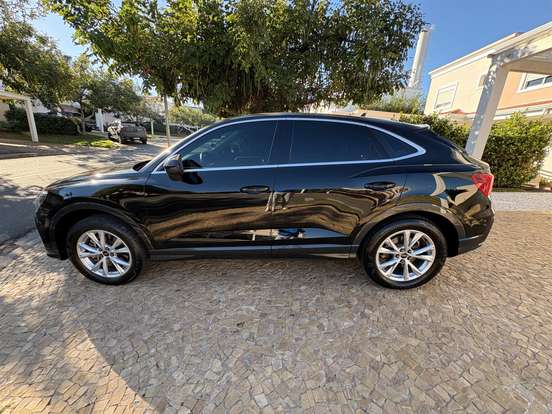AUDI-Q3-2022