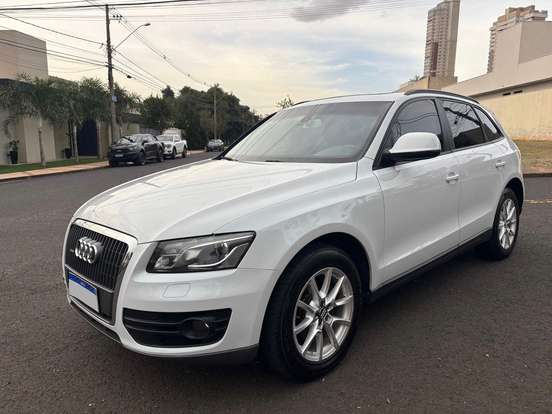 AUDI-Q5-2011