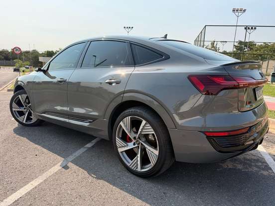 AUDI-Q8 E-TRON-2023