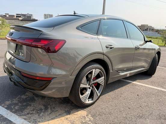 AUDI-Q8 E-TRON-2023