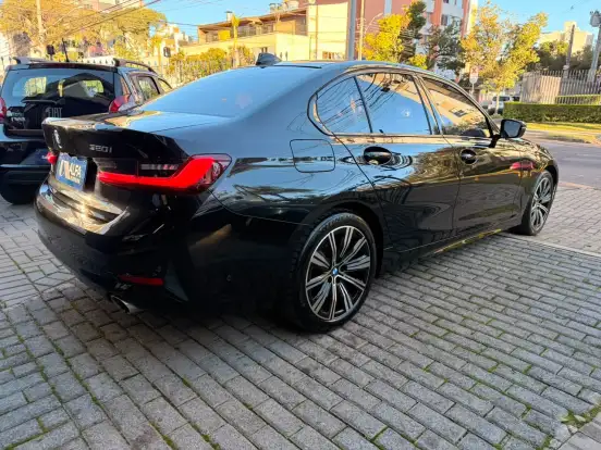 BMW-320i-2021