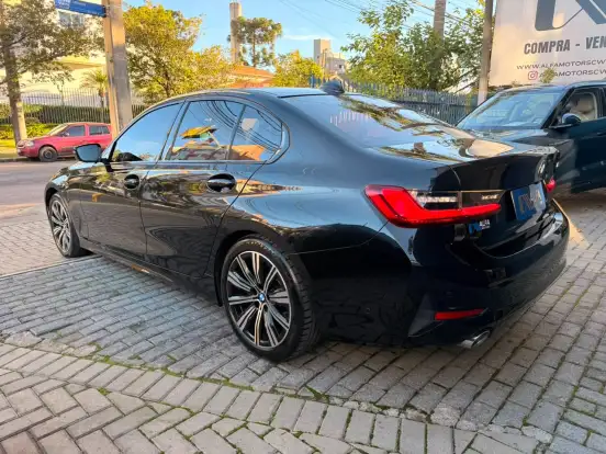 BMW-320i-2021