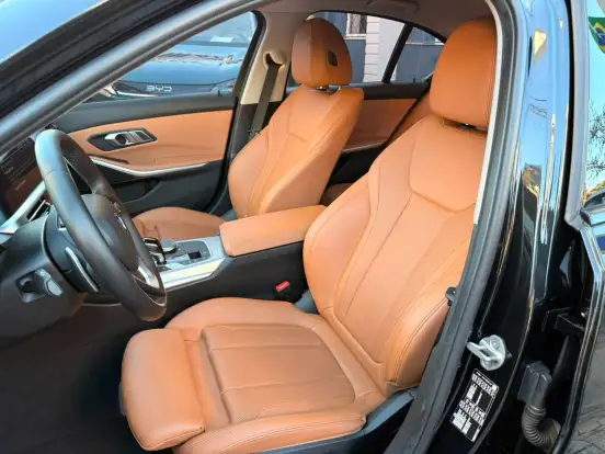 BMW-320i-2021