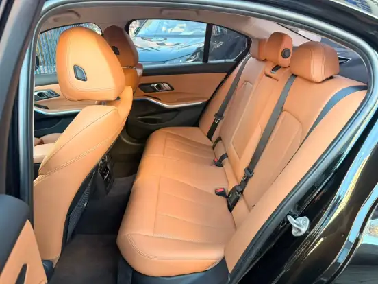 BMW-320i-2021