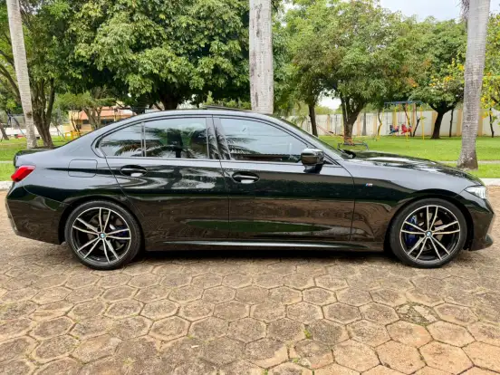 BMW-320i-2022