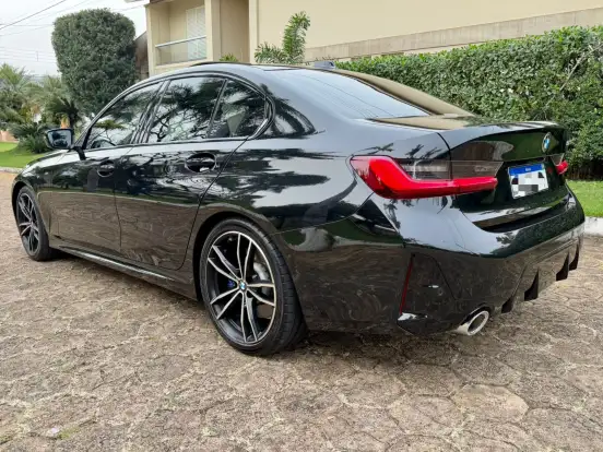 BMW-320i-2022