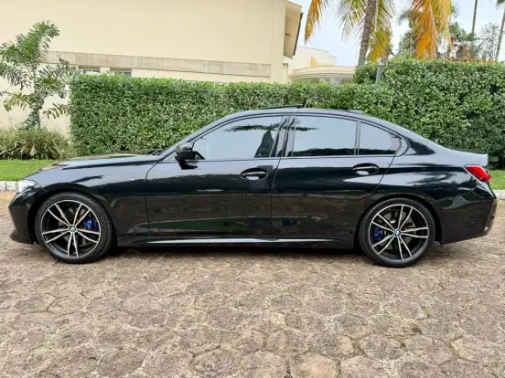 BMW-320i-2022