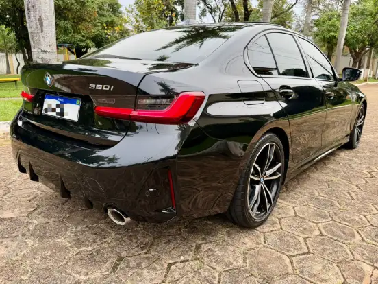 BMW-320i-2022