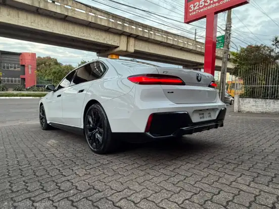 BMW-i7-2023