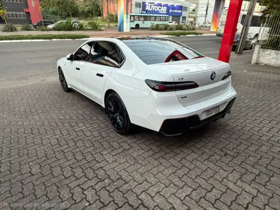 BMW-i7-2023