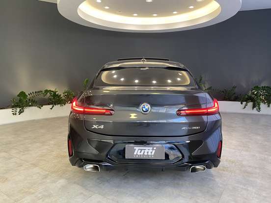 BMW-X4-2022