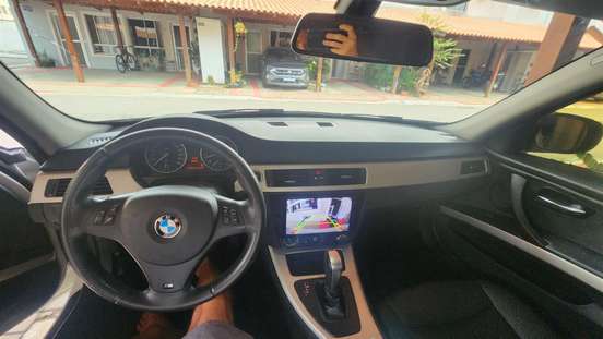 BMW-318i-2011